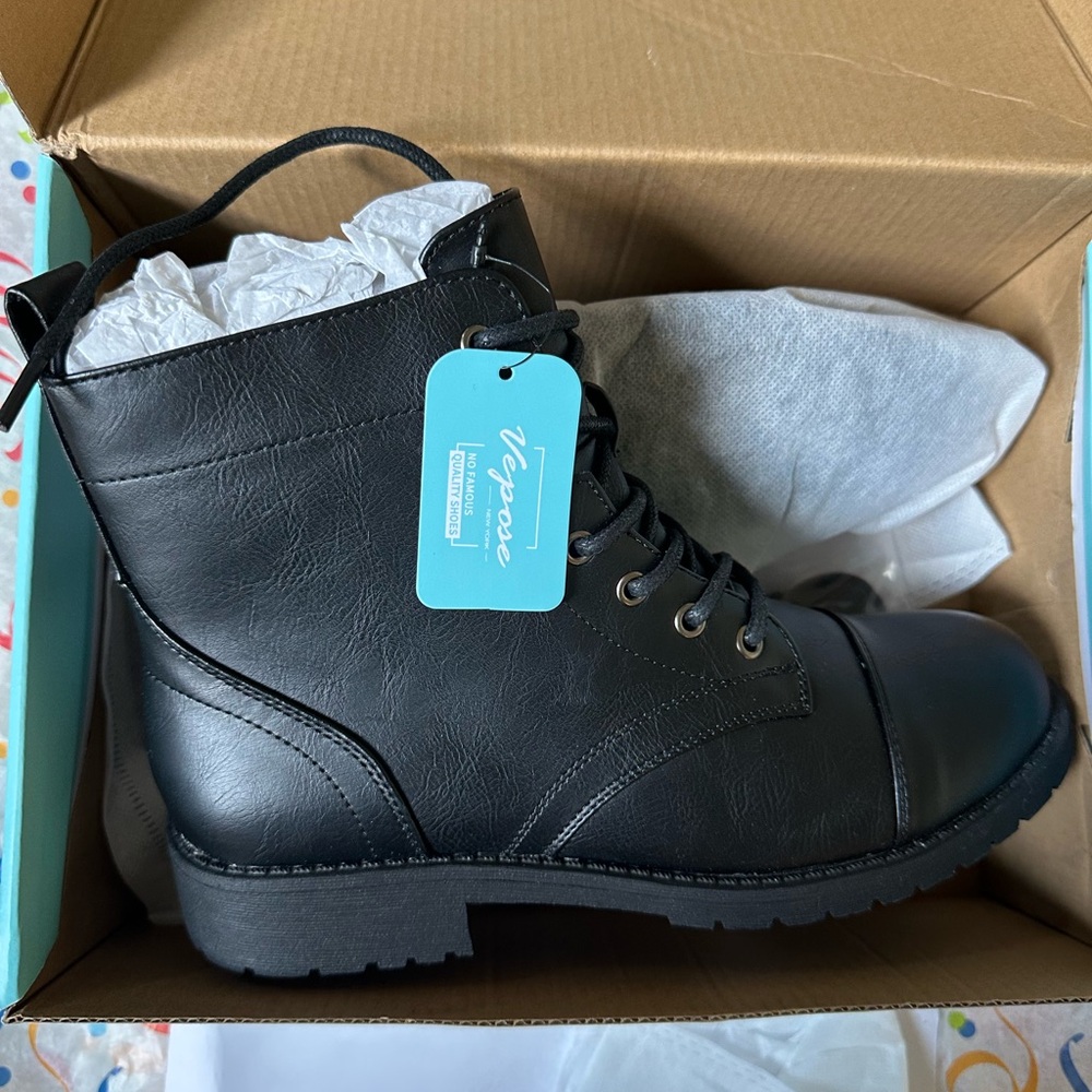 VEPOSE COMBAT BOOTS BRAND NEW IN BOX
